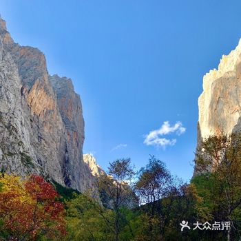 很少能遇见徒步的，但是假期人还是蛮多的