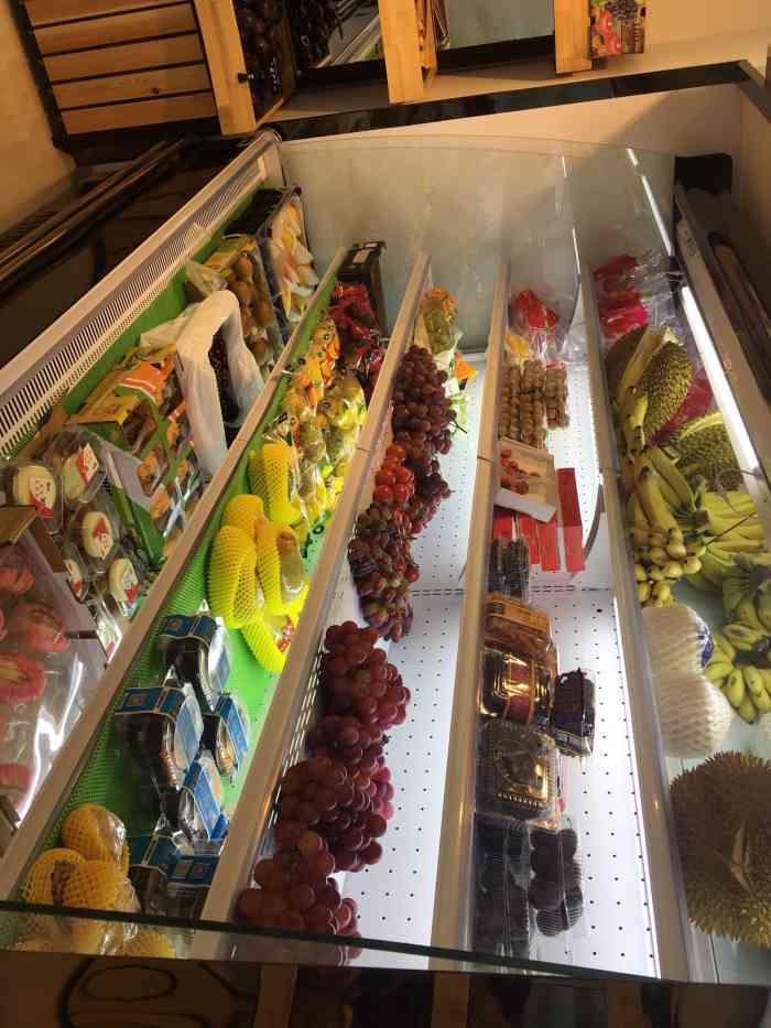 鲜果优品-"伊旗新开的一家水果店,位置好找位于农金大.