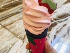 草莓甜筒-麦当劳(新世纪环球中心店)