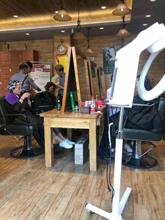 爱秀造型(嘉华店)-"【项目】染发 剪发去天津玩,在点评上找.