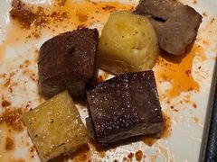 香烤牛舌-阿里家·新疆烤肉酒場 by MIG