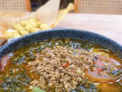 云南铜锅酸菜鲜肉米线-鲜大人粉馆