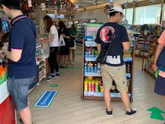 -全家便利店(漕溪北路七店)