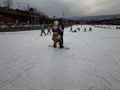 -采薇庄园四季滑雪场
