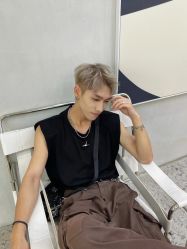 -一家只做男发烫染的店