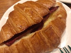 牛肉芝士可颂-星巴克(杭州大厦C座店)