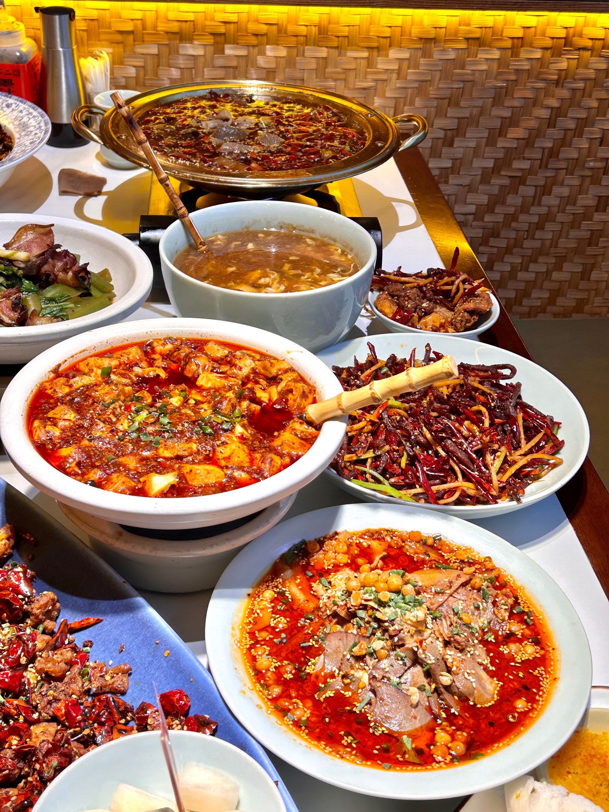 满桌川菜大满足来咯