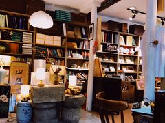 -邊城書店