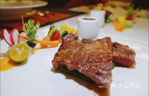 Pan-Seared Ribeye Steak with Herbed Vegetables