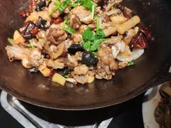 泥炉碳锅牛蛙-西街夜油条·麻团包乌饭