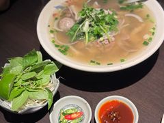 -大头虾越式风味餐厅(光明广场店)