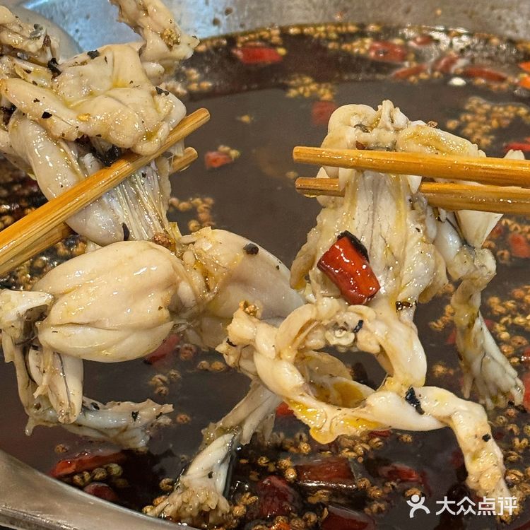 在重庆！藏在居民楼下的美蛙鱼头