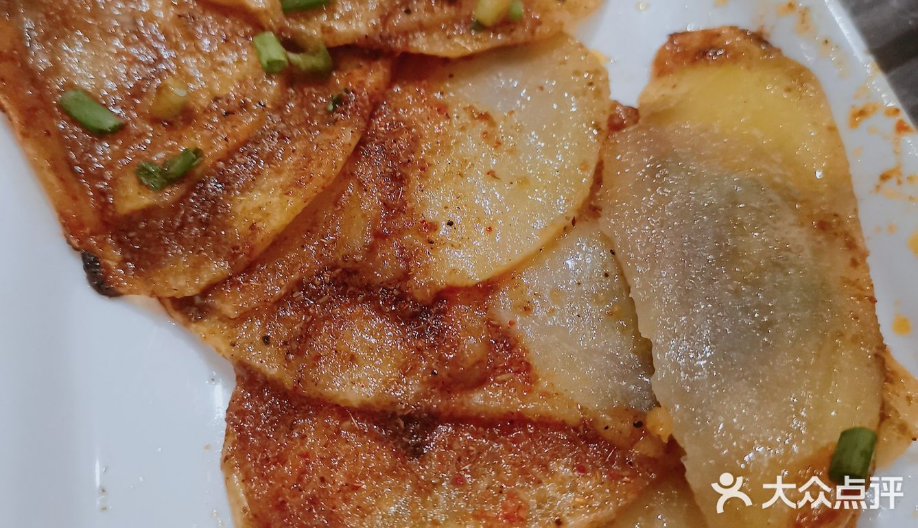吃了好几次的暴牙烧烤，除了味精重，其他没毛病。