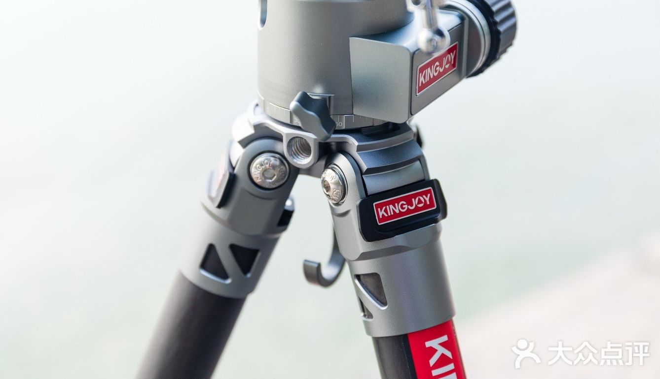 用了便捷稳固的劲捷海岳C83三脚架,轻松Get理想大片