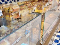 面包甜点陈列柜-昆明冠生园·蛋糕·面包(南强街店)