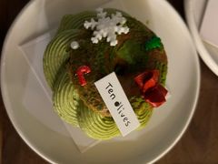 开心果树莓泡芙-Ten Olives甜点
