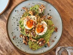 牛油果煮蛋吐司-RAC BAR(安福路店)