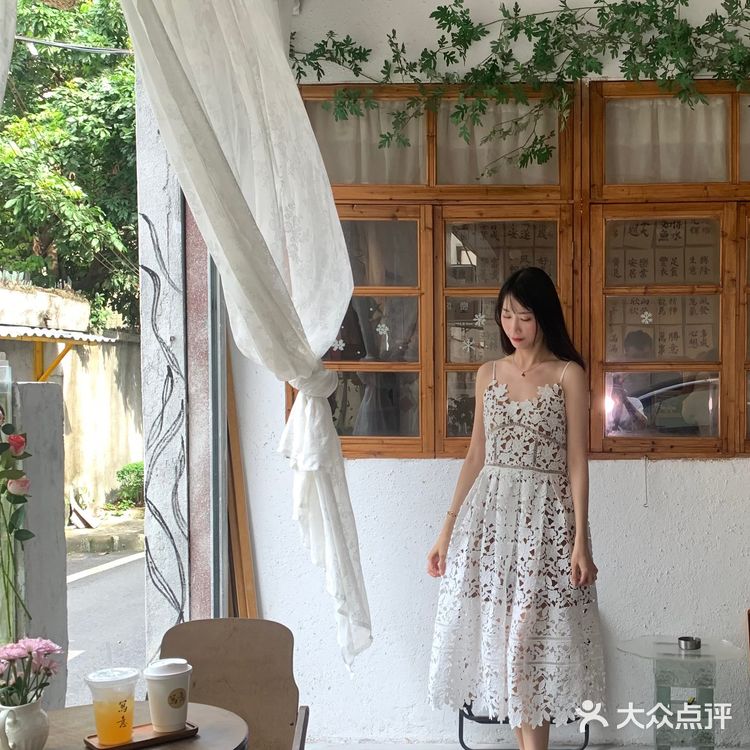 花都探店 | 梦核金鱼咖啡店