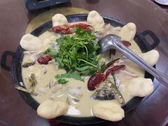 -丹水桥地锅鱼·翘嘴鲌·地方特色全鱼宴(丹江口大坝店)