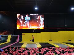 -嘿哟动霸CHUA·新潮玩运动娱乐中心·蹦床滑冰团建乐园