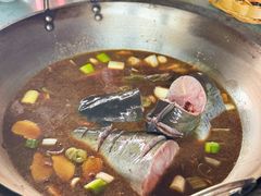 柴锅炖水库鱼-姥家大锅台水库渔家