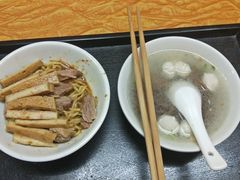 -松树干拌面店