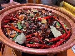 思茅小炒乌鸡-老滇山寨•云南特色菜•地方菜•民族风情歌舞表演(金碧店)