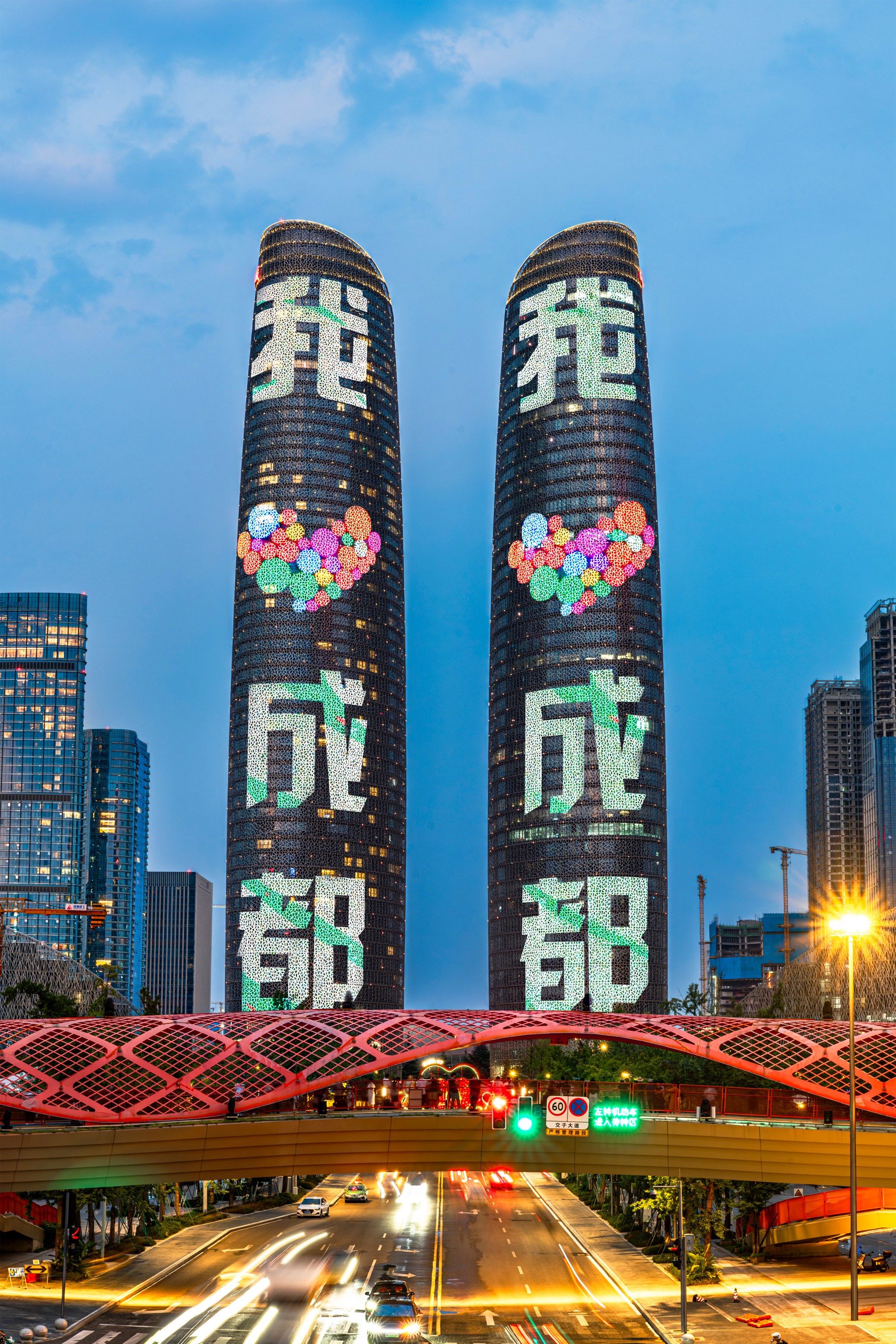 来成都!天府双塔官方推荐的观赏点交子之环