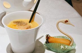 Mango Sago with Swan Pastries