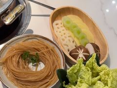 -洪氏嗨捞·广东猪肚鸡·椰子鸡火锅(西咸万象城店)