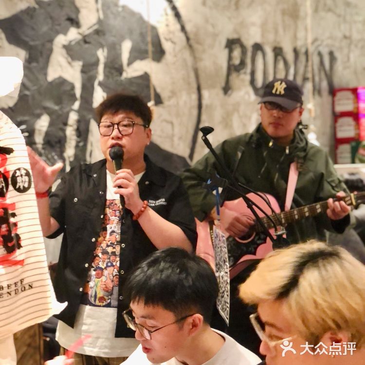 车公庙排队王破店东北烧烤为什么那么火❓
