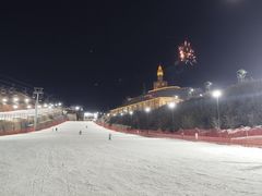 -采薇庄园四季滑雪场