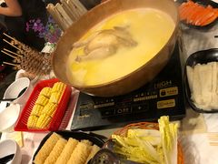 -鲜入围煮花胶鸡海鲜火锅