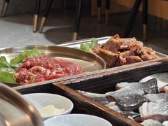 -围炉肉舍•炭烤活鳗•丹东海鲜烤肉(步行街店)