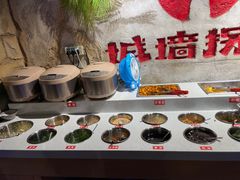 自助调料区-城墙拐拐火锅(三峡广场黑金冠店)