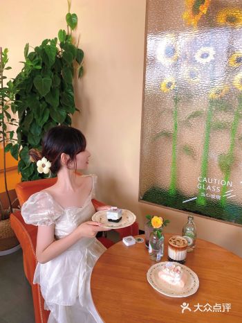 一进门还以为误入了爱丽丝梦游仙境一般