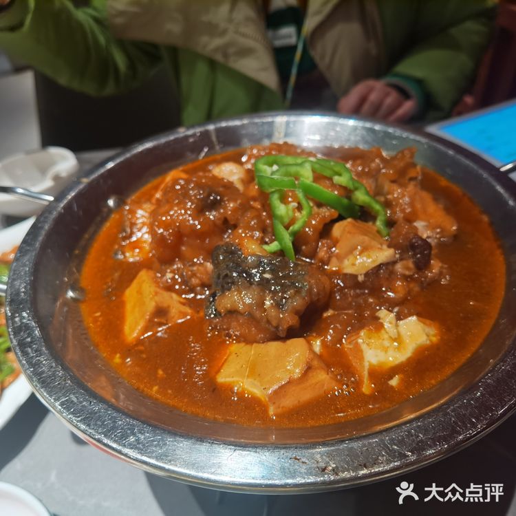 热辣辣的美味鱼头