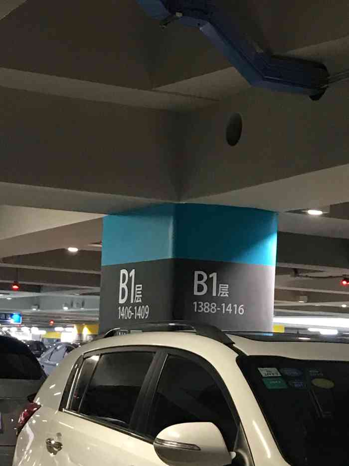 虹桥机场停车场-"虹桥机场1号航站楼的停车场对一枚彻底的方.