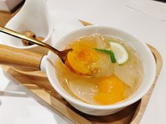 枇杷雪梨银耳羹-炖物24章·顺时轻养茶(杭州大厦店)