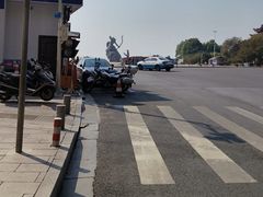 -巴陵广场