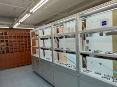 -无奔眼镜·蔡司·依视路授权店(朝阳大悦城店)