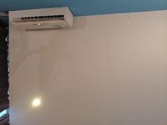 -卡罗酒店(东门晒布地铁站店)