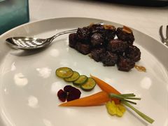 -鞍山大白鲨美食酒店