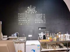 -有猫主题·治愈系猫咖(曾厝垵店)