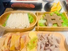 -尚尚仙·酸汤猪手·猪肚鸡火锅(华联万柳购物中心店)