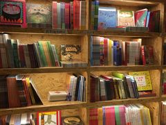 -新华里咖啡书吧(新华书店小寨店)