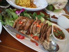 -Chom Cafe and Restaurant