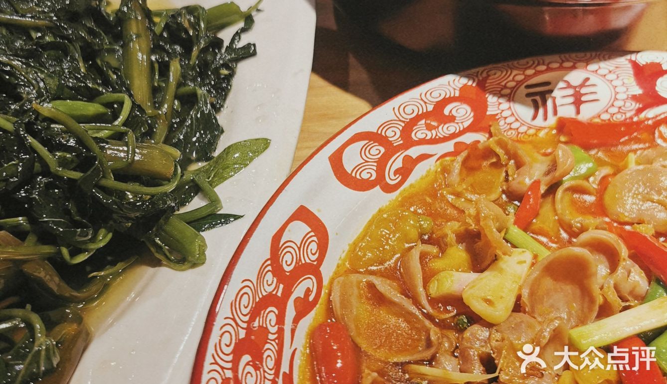 春熙路逛累了来吃蹄花嘛