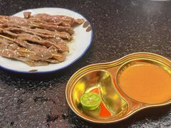 -何妹湿辣牛肉·粤式烧烤砂煲(桂雅路店)