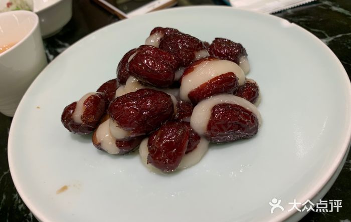 蝶园·装修中(BFC外滩金融中心店)红衣少女图片